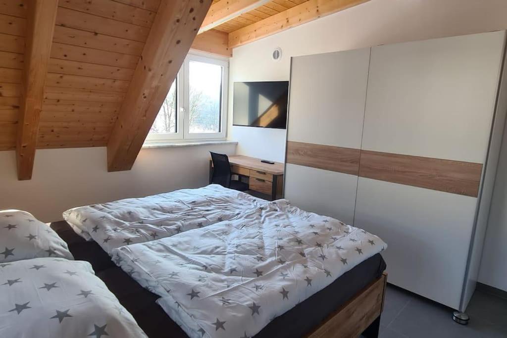 Moderne Ferienunterkunft/Wohnung Burgthann Екстериор снимка
