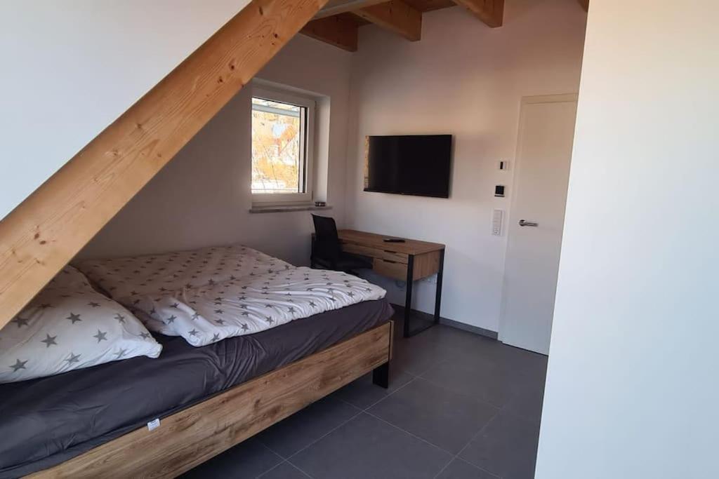 Moderne Ferienunterkunft/Wohnung Burgthann Екстериор снимка