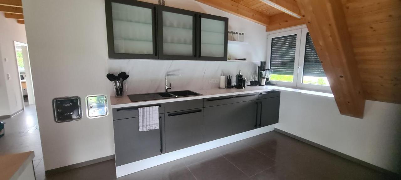 Moderne Ferienunterkunft/Wohnung Burgthann Екстериор снимка