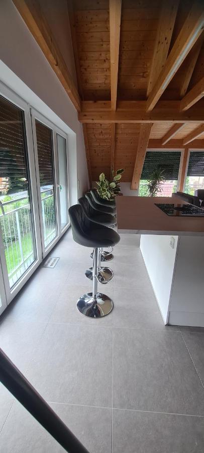 Moderne Ferienunterkunft/Wohnung Burgthann Екстериор снимка